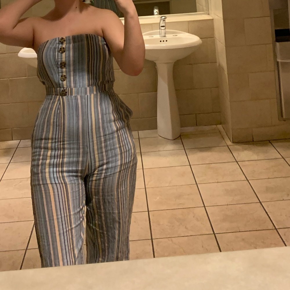 🦄 4/$40 Pretty Pastel Blue Sleeveless Jumpsuit - Picture 2 of 8